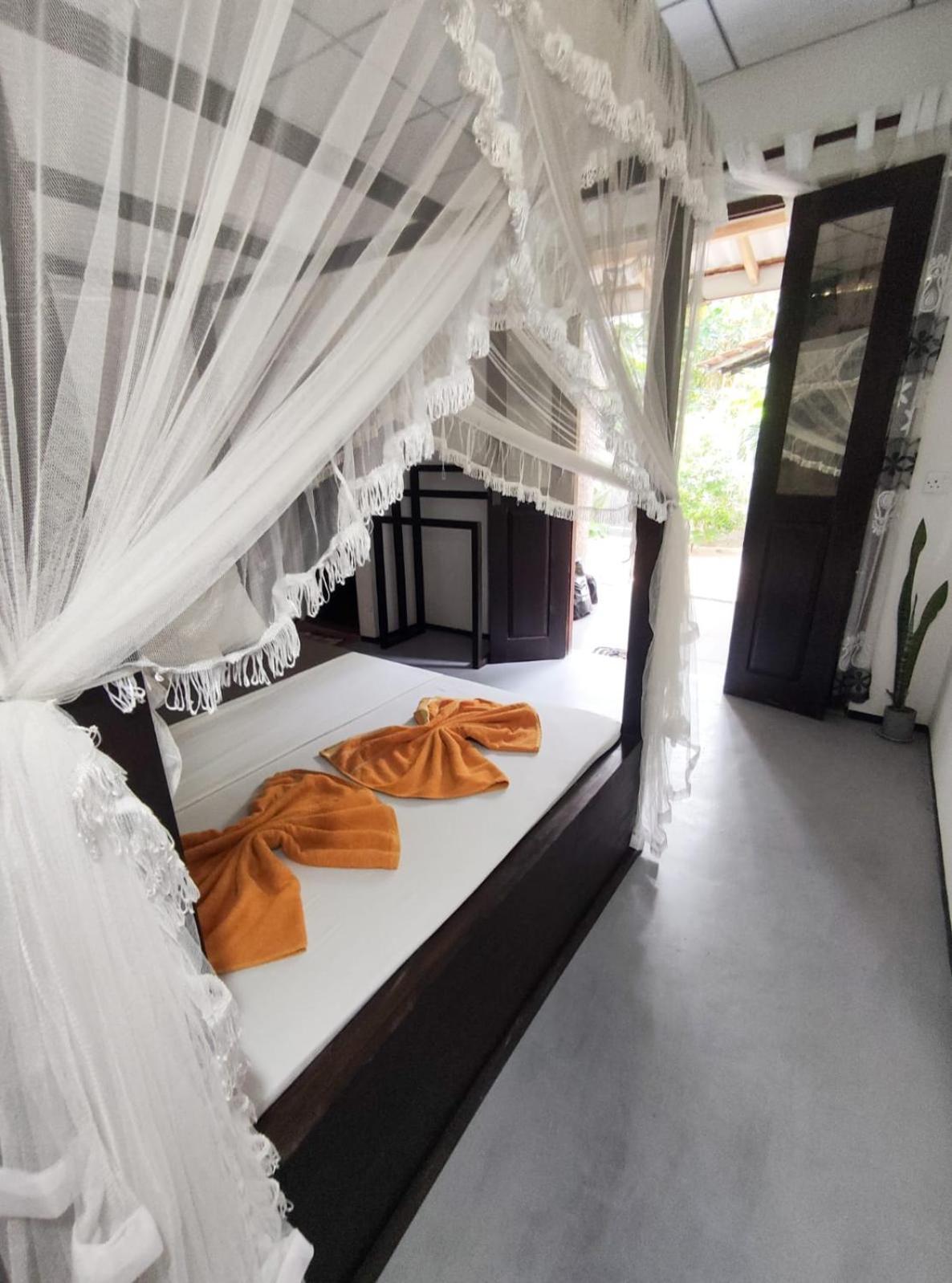 Aurora Midigama Hotel Ahangama Kültér fotó