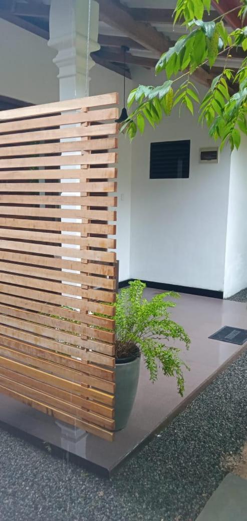 Aurora Midigama Hotel Ahangama Kültér fotó